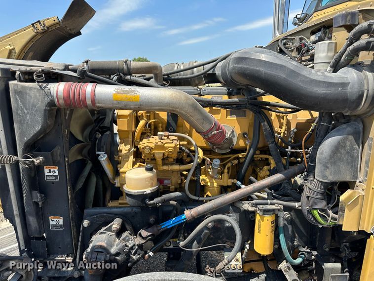 image for item NE9007 2005 Peterbilt 379  semi truck