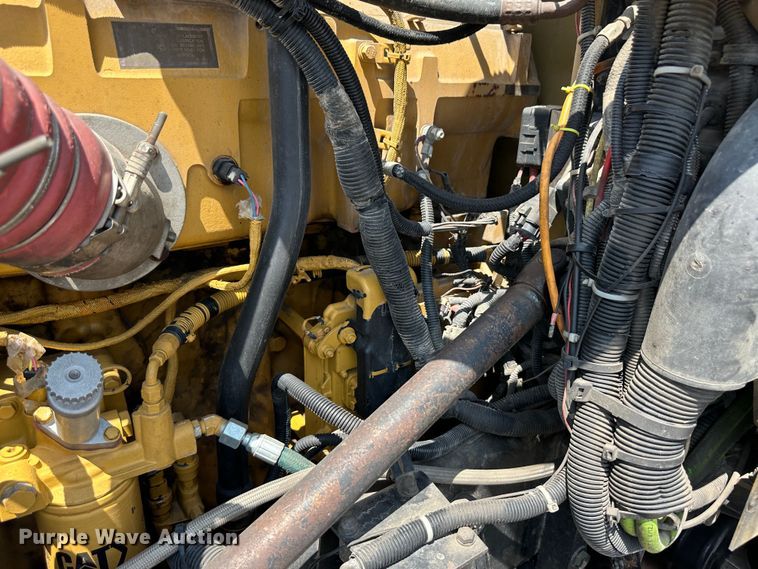 image for item NE9007 2005 Peterbilt 379  semi truck