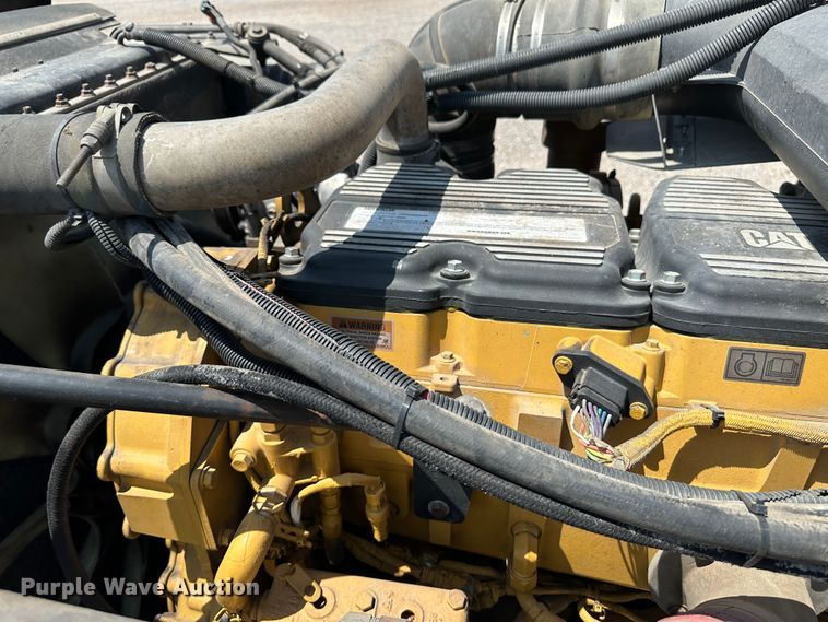 image for item NE9007 2005 Peterbilt 379  semi truck