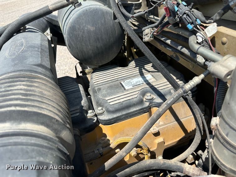 image for item NE9007 2005 Peterbilt 379  semi truck