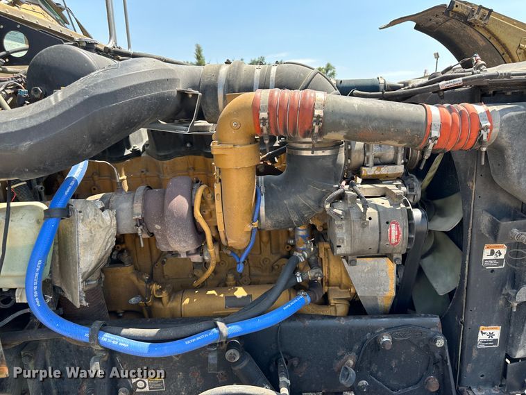 image for item NE9007 2005 Peterbilt 379  semi truck