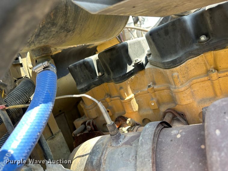 image for item NE9007 2005 Peterbilt 379  semi truck