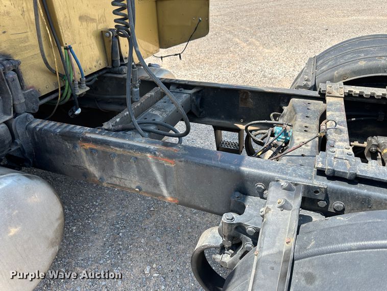 image for item NE9007 2005 Peterbilt 379  semi truck