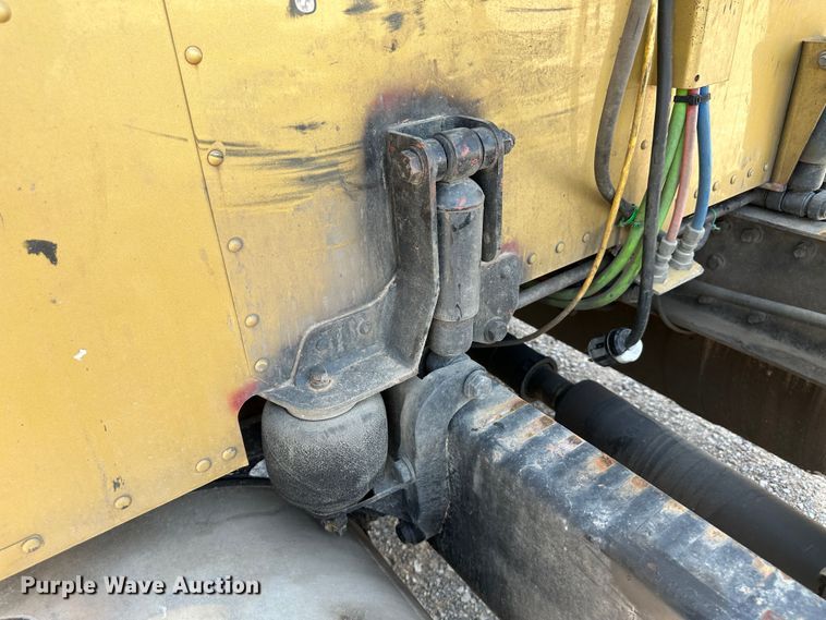 image for item NE9007 2005 Peterbilt 379  semi truck