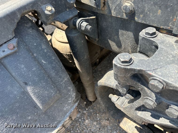 image for item NE9007 2005 Peterbilt 379  semi truck