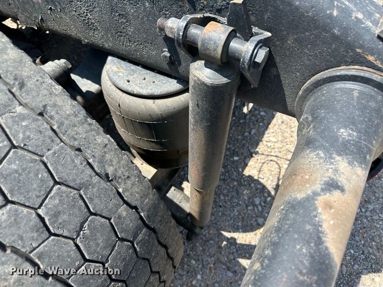 image for item NE9007 2005 Peterbilt 379  semi truck