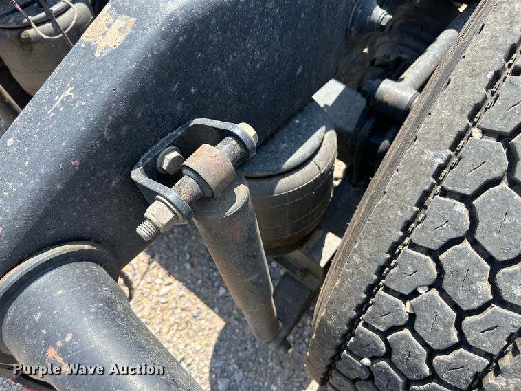 image for item NE9007 2005 Peterbilt 379  semi truck