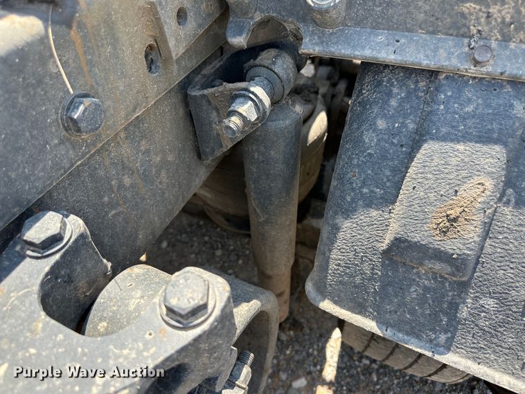 image for item NE9007 2005 Peterbilt 379  semi truck