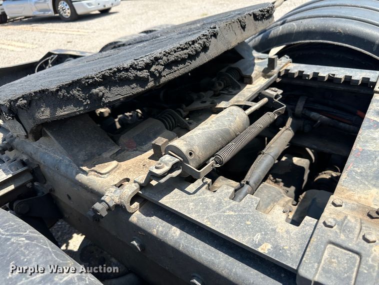 image for item NE9007 2005 Peterbilt 379  semi truck