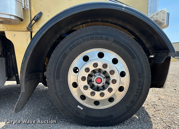 image for item NE9007 2005 Peterbilt 379  semi truck