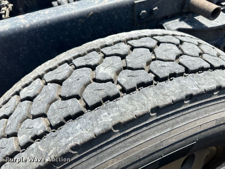 image for item NE9007 2005 Peterbilt 379  semi truck