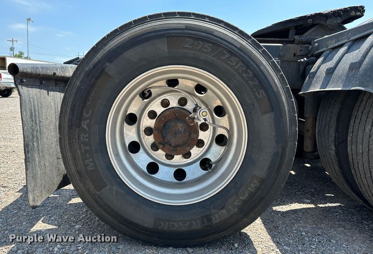 image for item NE9007 2005 Peterbilt 379  semi truck