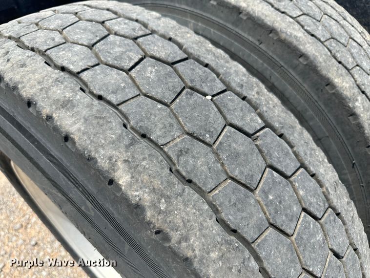 image for item NE9007 2005 Peterbilt 379  semi truck