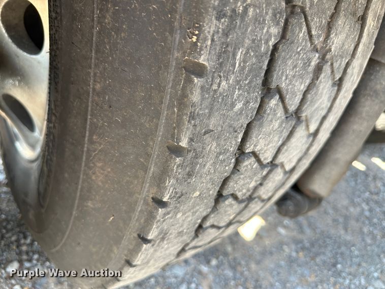 image for item NE9007 2005 Peterbilt 379  semi truck