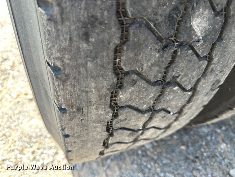 image for item NE9007 2005 Peterbilt 379  semi truck