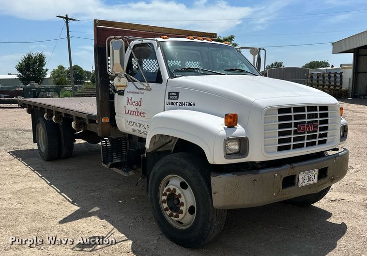 image for item NP9892 1999 GMC C7H042  flatbed truck