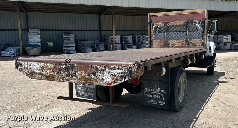 image for item NP9892 1999 GMC C7H042  flatbed truck