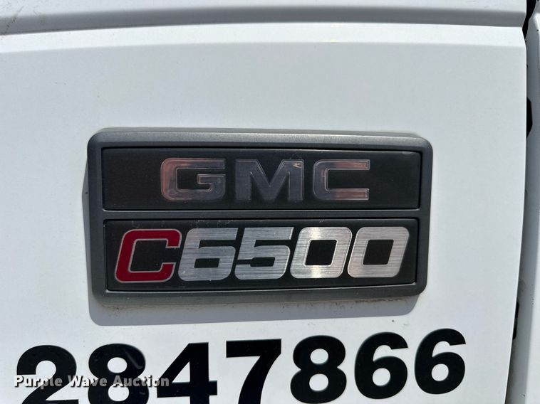 image for item NP9892 1999 GMC C7H042  flatbed truck