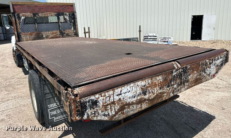 image for item NP9892 1999 GMC C7H042  flatbed truck