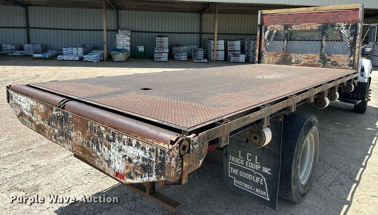 image for item NP9892 1999 GMC C7H042  flatbed truck