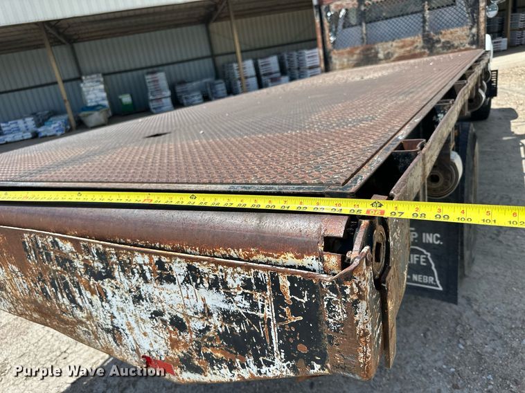 image for item NP9892 1999 GMC C7H042  flatbed truck