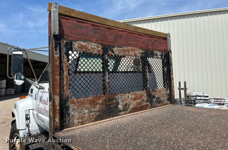 image for item NP9892 1999 GMC C7H042  flatbed truck