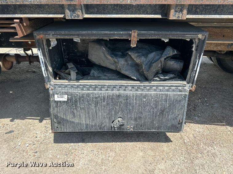 image for item NP9892 1999 GMC C7H042  flatbed truck