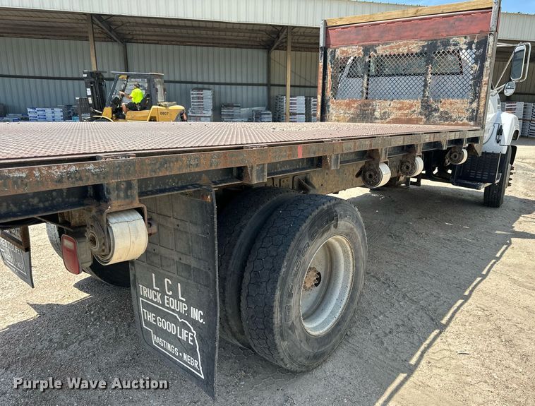 image for item NP9892 1999 GMC C7H042  flatbed truck