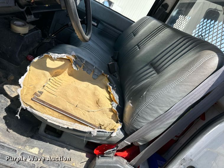 image for item NP9892 1999 GMC C7H042  flatbed truck