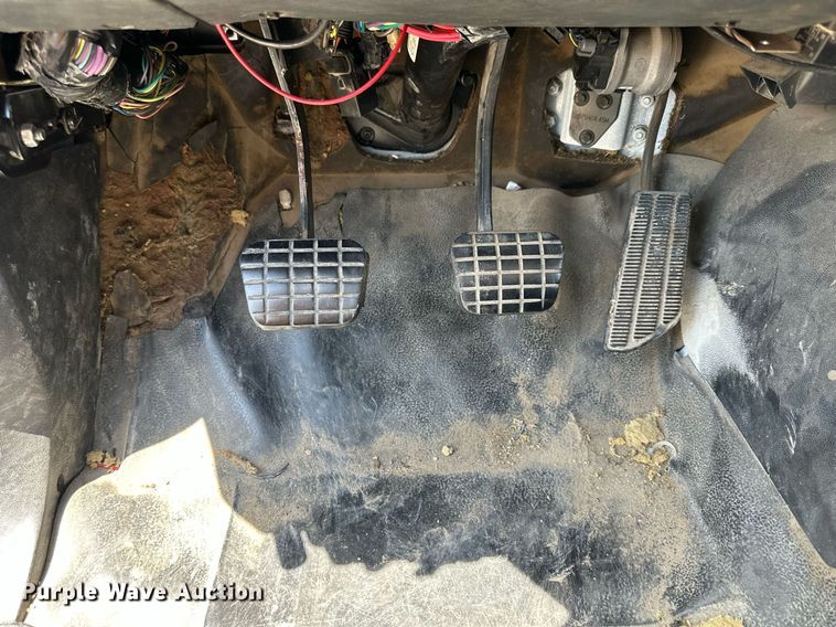 image for item NP9892 1999 GMC C7H042  flatbed truck