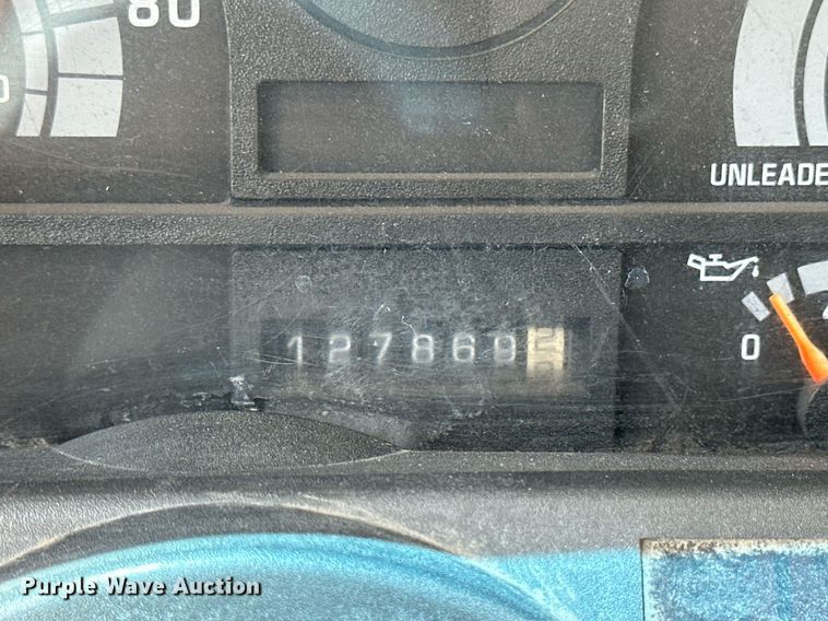 image for item NP9892 1999 GMC C7H042  flatbed truck