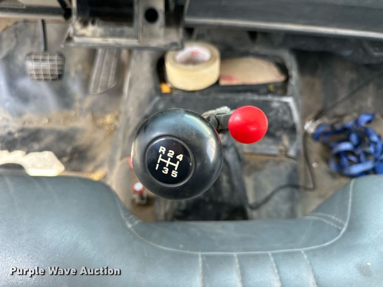 image for item NP9892 1999 GMC C7H042  flatbed truck