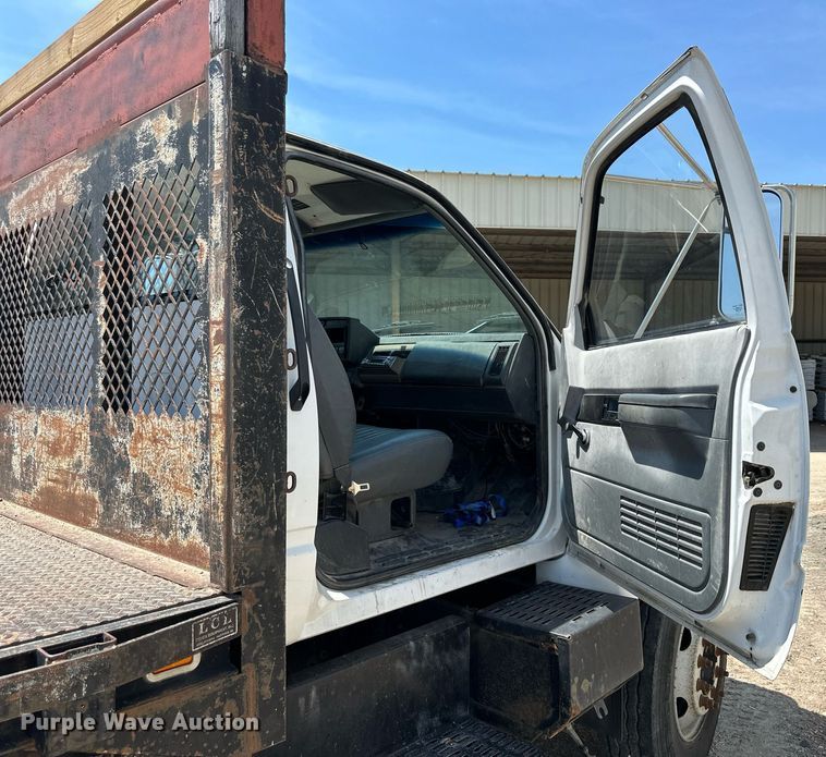 image for item NP9892 1999 GMC C7H042  flatbed truck