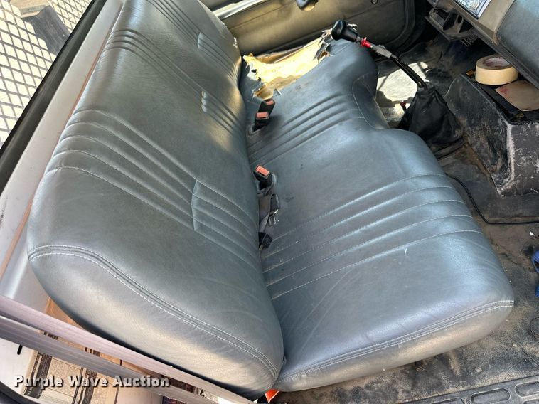 image for item NP9892 1999 GMC C7H042  flatbed truck