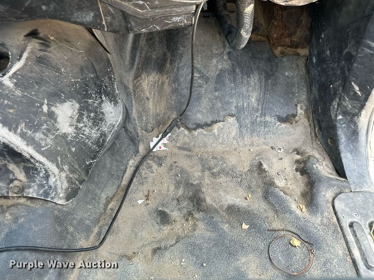 image for item NP9892 1999 GMC C7H042  flatbed truck