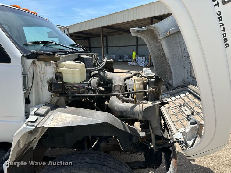 image for item NP9892 1999 GMC C7H042  flatbed truck