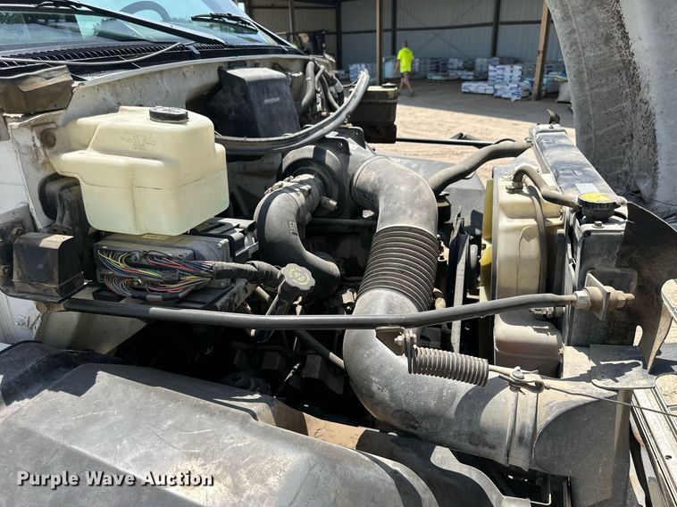 image for item NP9892 1999 GMC C7H042  flatbed truck