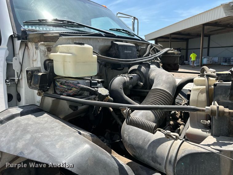 image for item NP9892 1999 GMC C7H042  flatbed truck