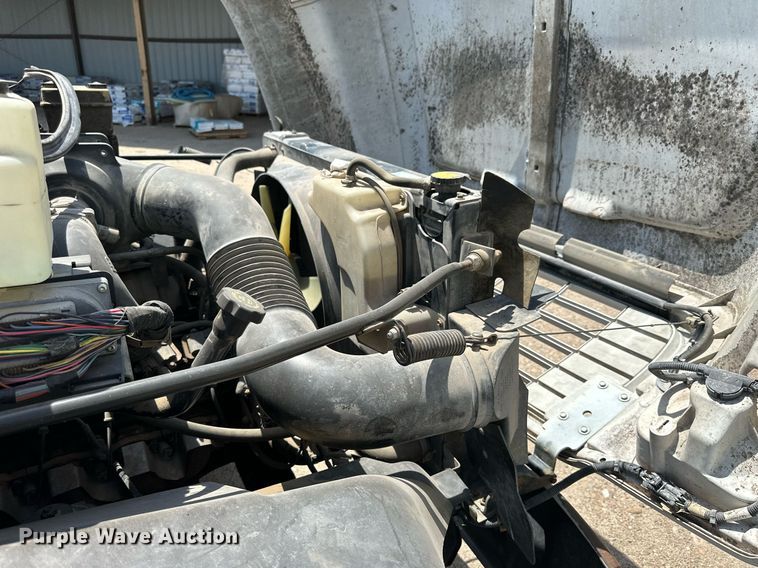 image for item NP9892 1999 GMC C7H042  flatbed truck