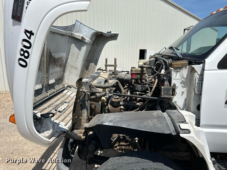 image for item NP9892 1999 GMC C7H042  flatbed truck