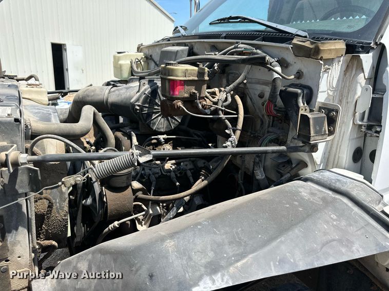 image for item NP9892 1999 GMC C7H042  flatbed truck