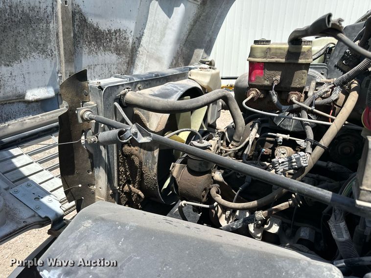 image for item NP9892 1999 GMC C7H042  flatbed truck