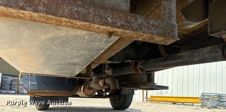 image for item NP9892 1999 GMC C7H042  flatbed truck