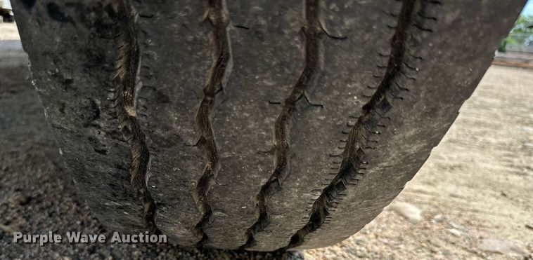 image for item NP9892 1999 GMC C7H042  flatbed truck