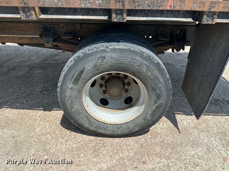 image for item NP9892 1999 GMC C7H042  flatbed truck