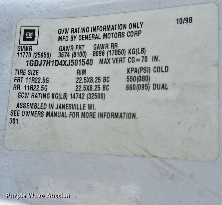 image for item NP9892 1999 GMC C7H042  flatbed truck