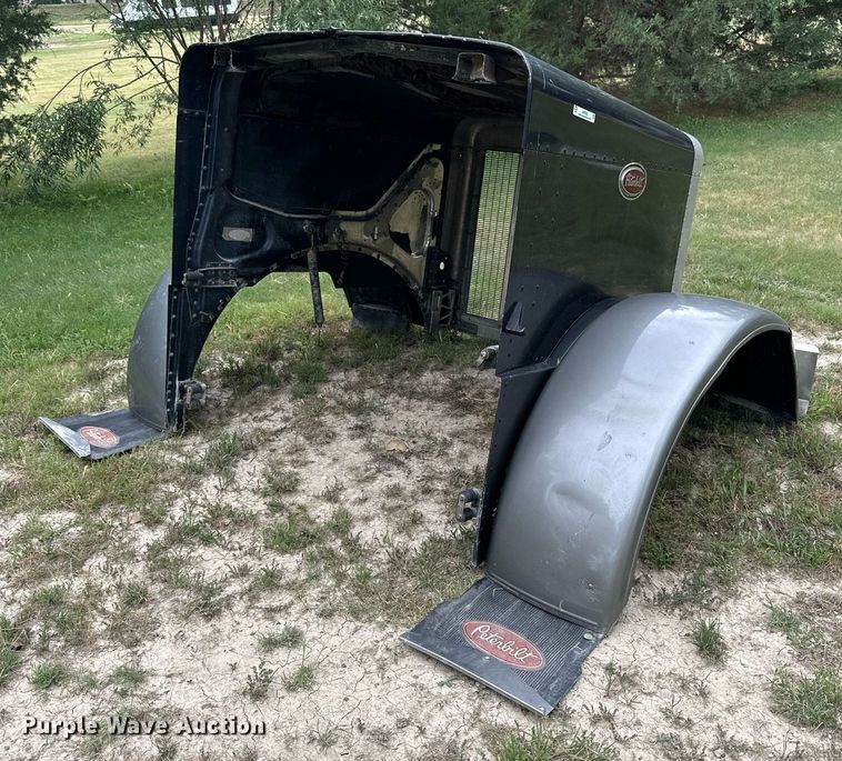 image for item NP9922 Peterbilt 379  truck hood