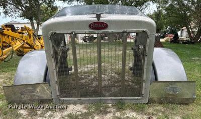 image for item NP9922 Peterbilt 379  truck hood