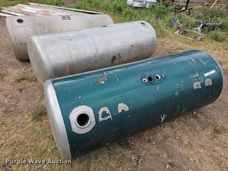 image for item NU9068 (3) fuel tanks