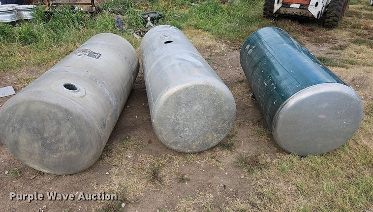 image for item NU9068 (3) fuel tanks